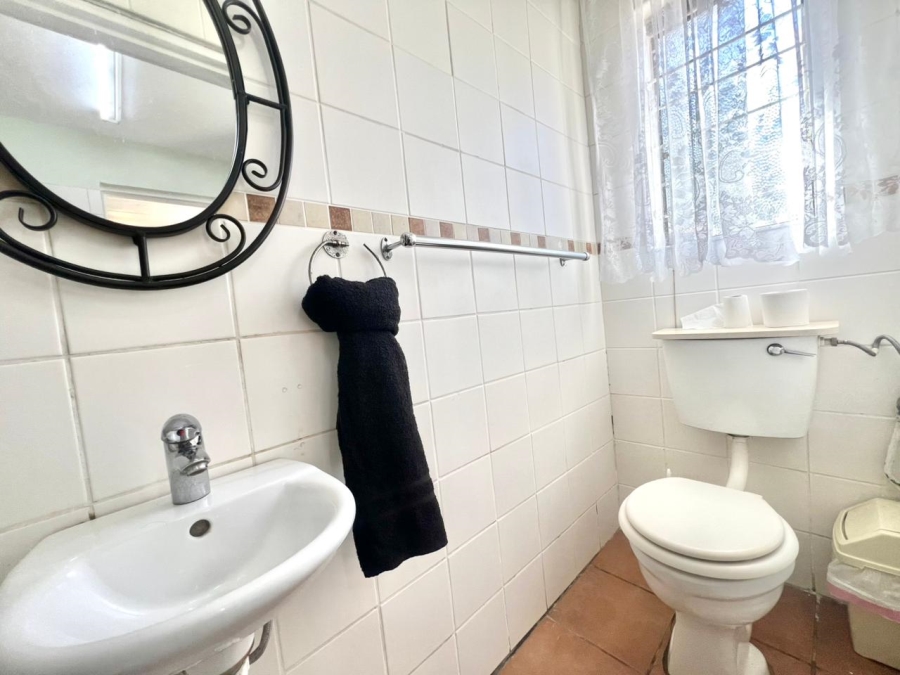 5 Bedroom Property for Sale in Paradise Beach Eastern Cape